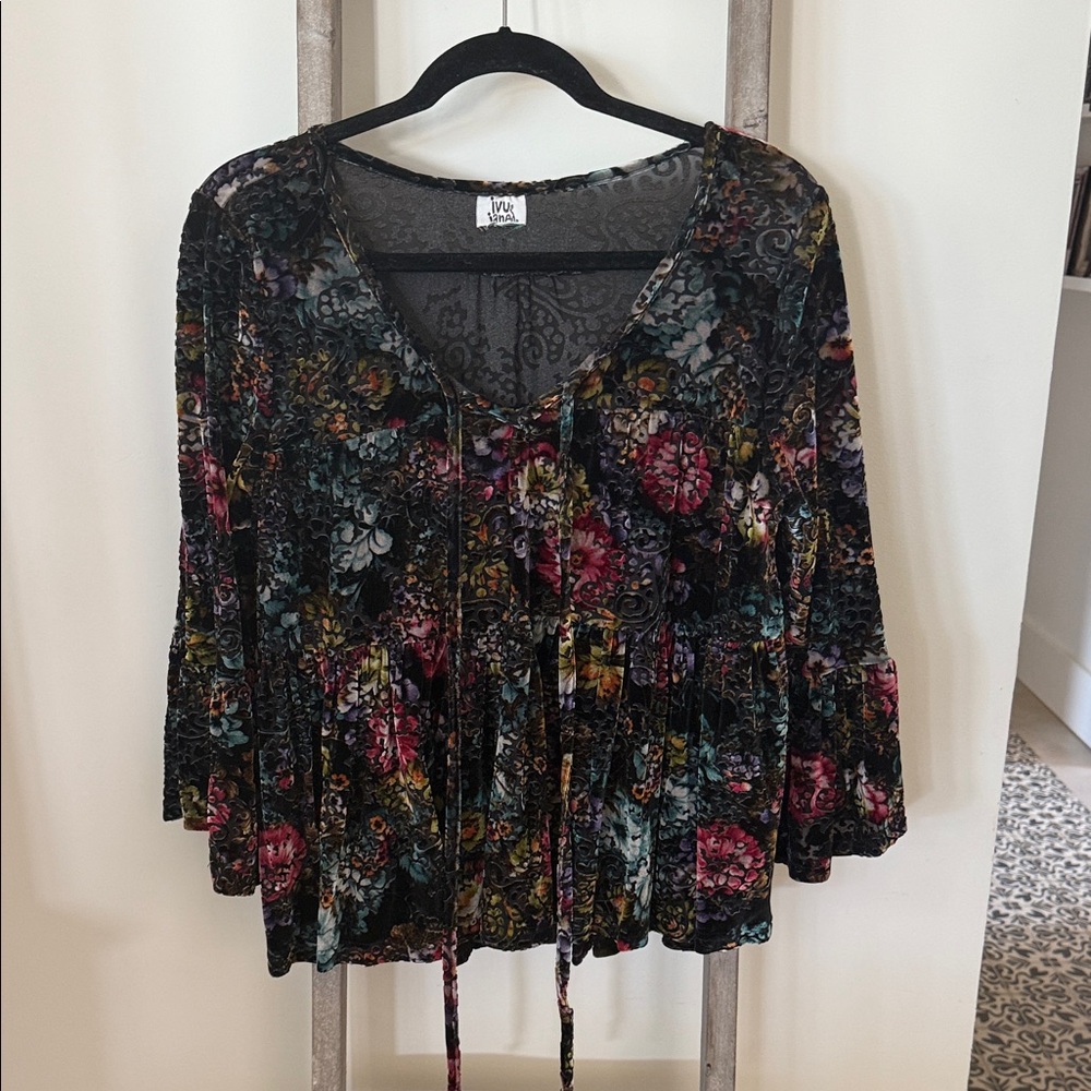 Ivy Jane Velvet Women's Floral Blouse - Black and Pink